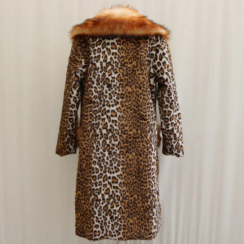 Women's long artificial fur jacket in leopard print with regular sleeves