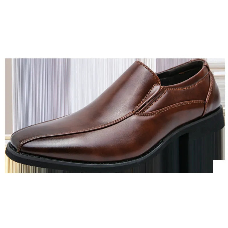 Men's black patent leather pointed toe casual shoes with flat heel on rubber sole