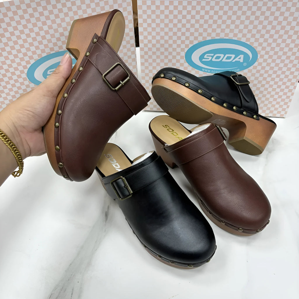 Retro chunky heel closed toe slippers with rivet details in black and dark brown.