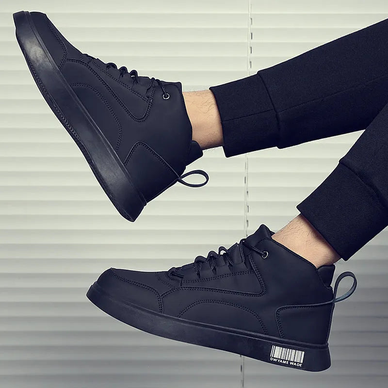 Men's white mid-top casual board shoes with lace-up front and round toe on a rubber sole.