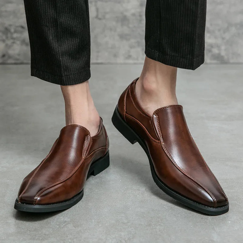 Men's black patent leather pointed toe casual shoes with flat heel on rubber sole