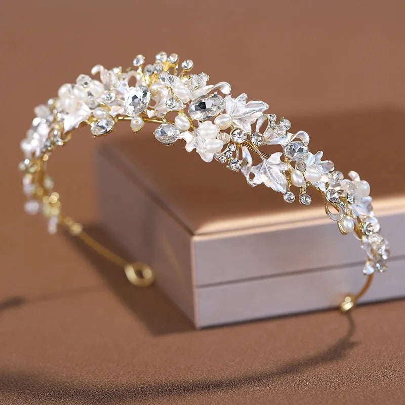 Gold or silver alloy women's crown headdress with pearl decoration for weddings and birthdays