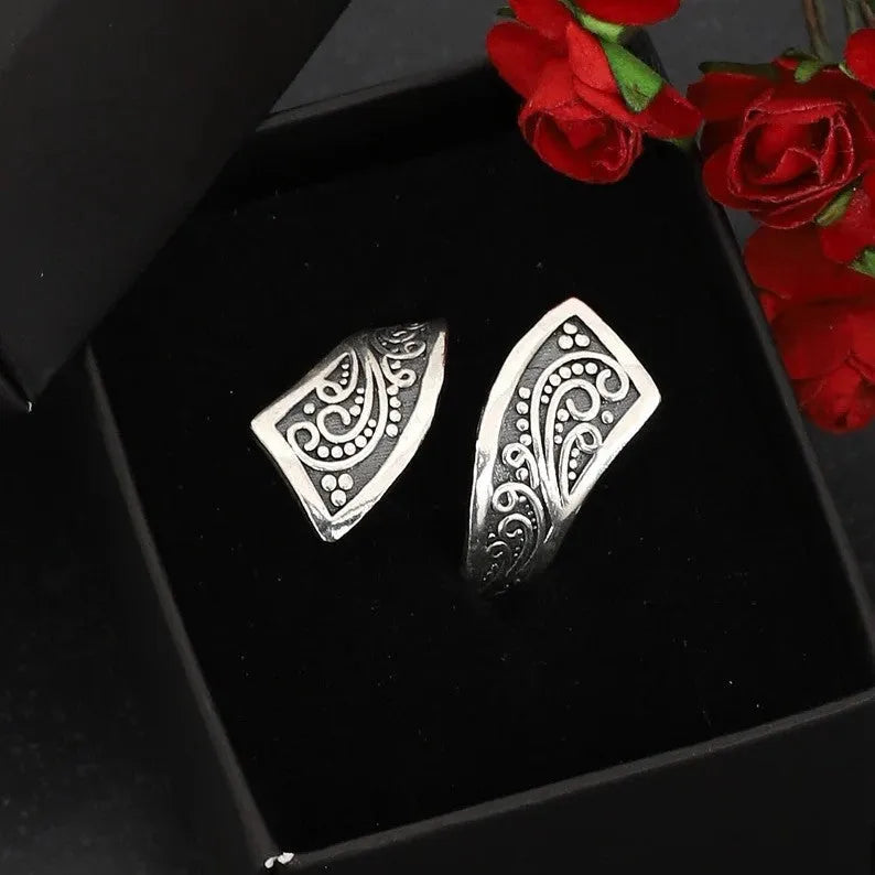 Silver women's adjustable ring with minimalist retro design and electroplated finish