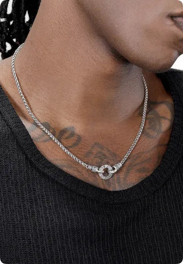 S925 sterling silver clavicle necklace for women on a white background, showing pendant detail.