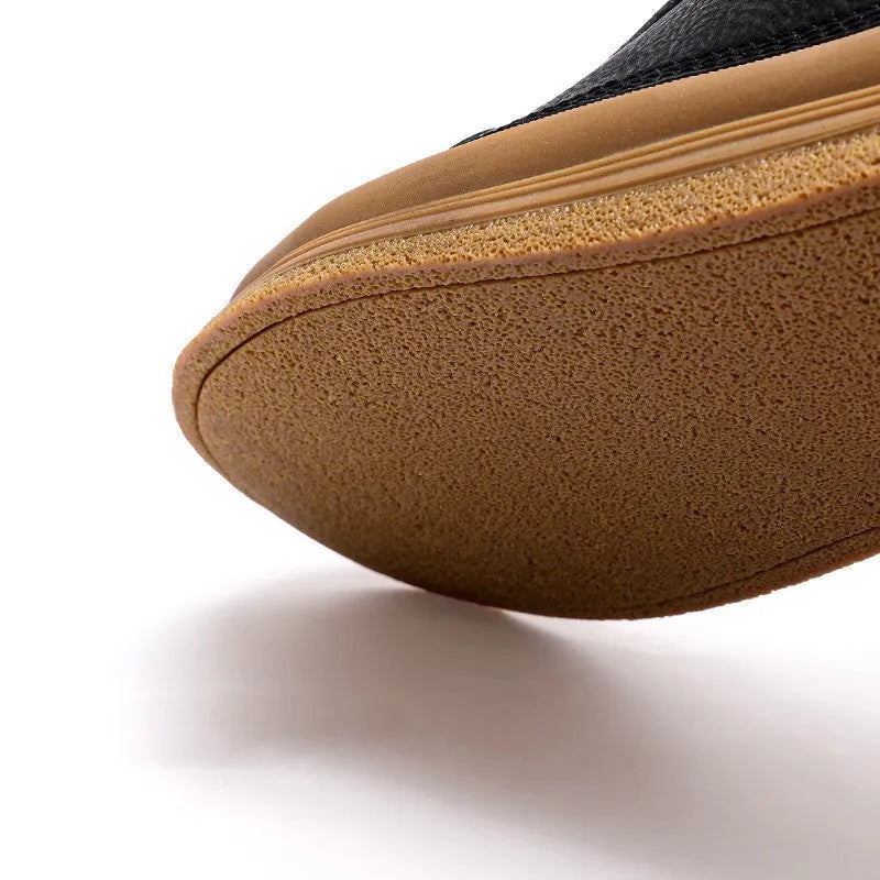 Men's black leather casual shoes with round toe and lace-up closure on rubber sole