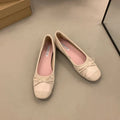 Women's retro ballet flats with square toe and bow detail in Mary Jane style