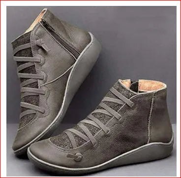 Women's casual booties with round toe and wedge heel in PU leather and rubber sole