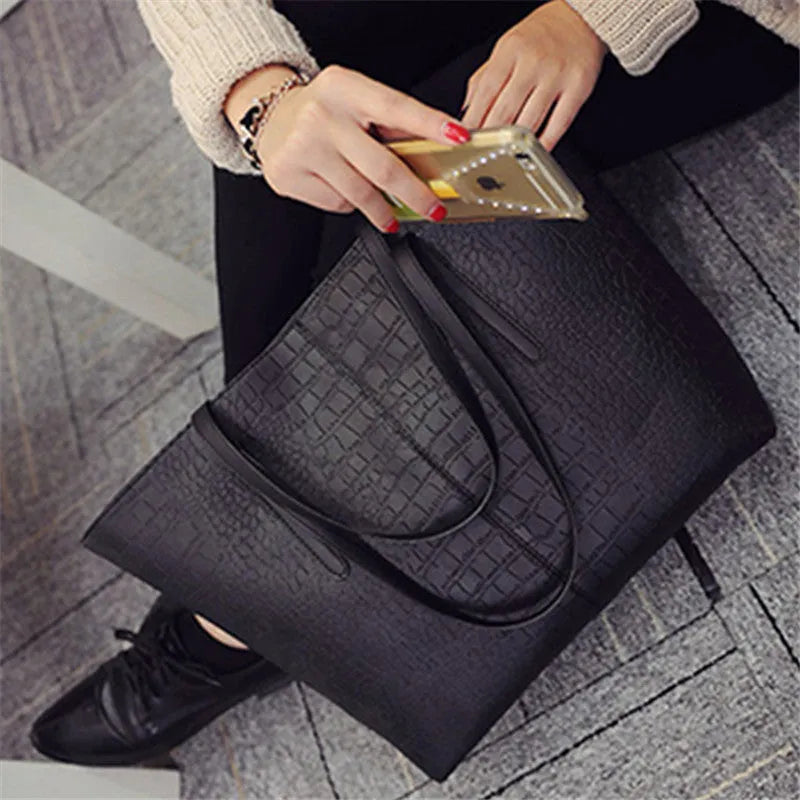 Simple European fashion shoulder bag handbag in black or grey colour for spring summer 2021