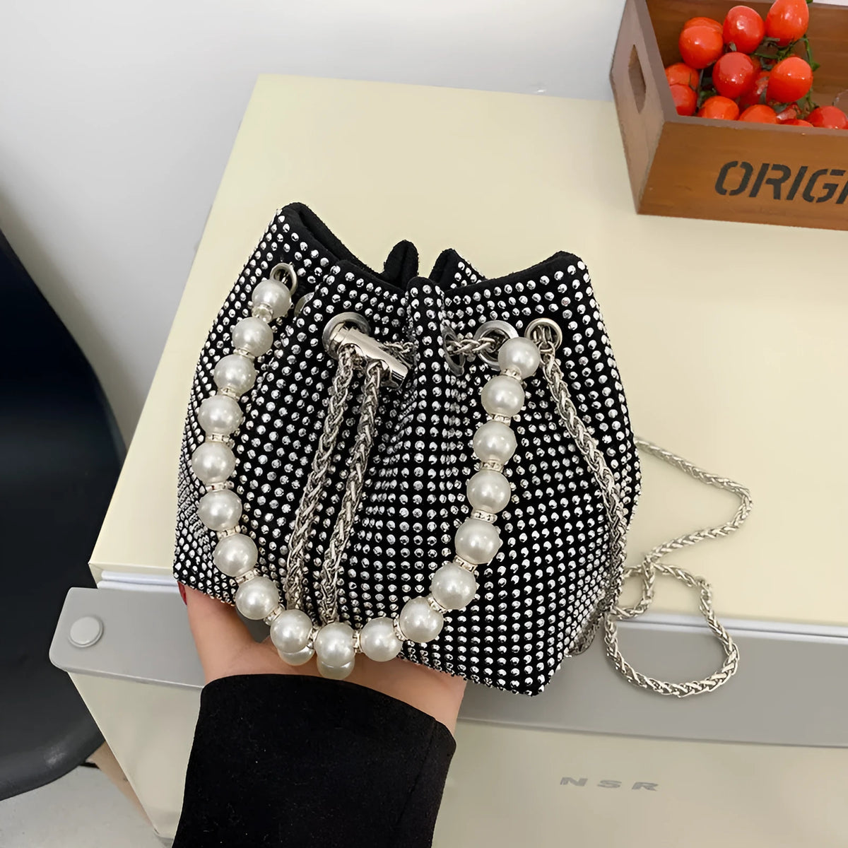 Fashion light diamond shoulder bag in bucket shape with chain strap and multiple pockets