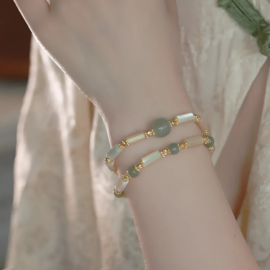 Natural Hetian jade white lip shell bracelet with round beads in simple women's jewellery design