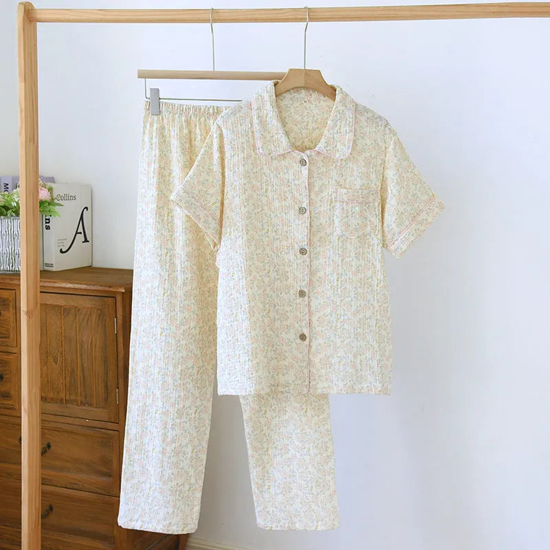 Women's loose-fit cotton gauze pyjama set with short sleeves and trousers in a floral or plaid pattern.