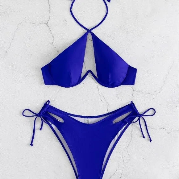 Women's halter neck bikini swimsuit in solid colour with briefs design