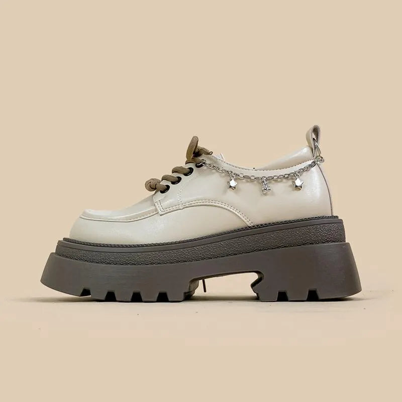 Amy And Mai white platform Mary Jane shoes with chunky 6-8cm heel and front lace-up.