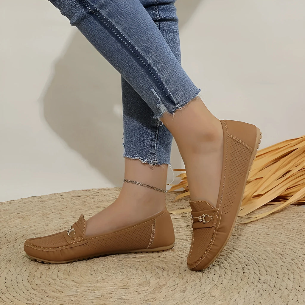 Women's flat casual shoe in black, white, or khaki with artificial PU upper, shown in plus sizes.