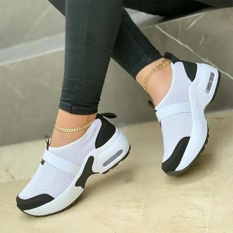 Women's flat mesh sneakers in light grey with round toe and colour stitching on a rubber sole.