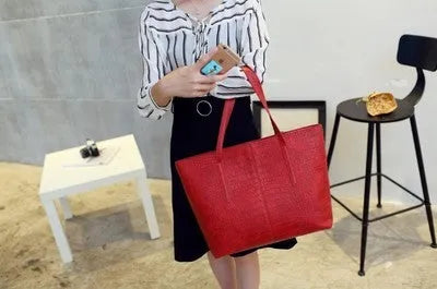 Simple European fashion shoulder bag handbag in black or grey colour for spring summer 2021