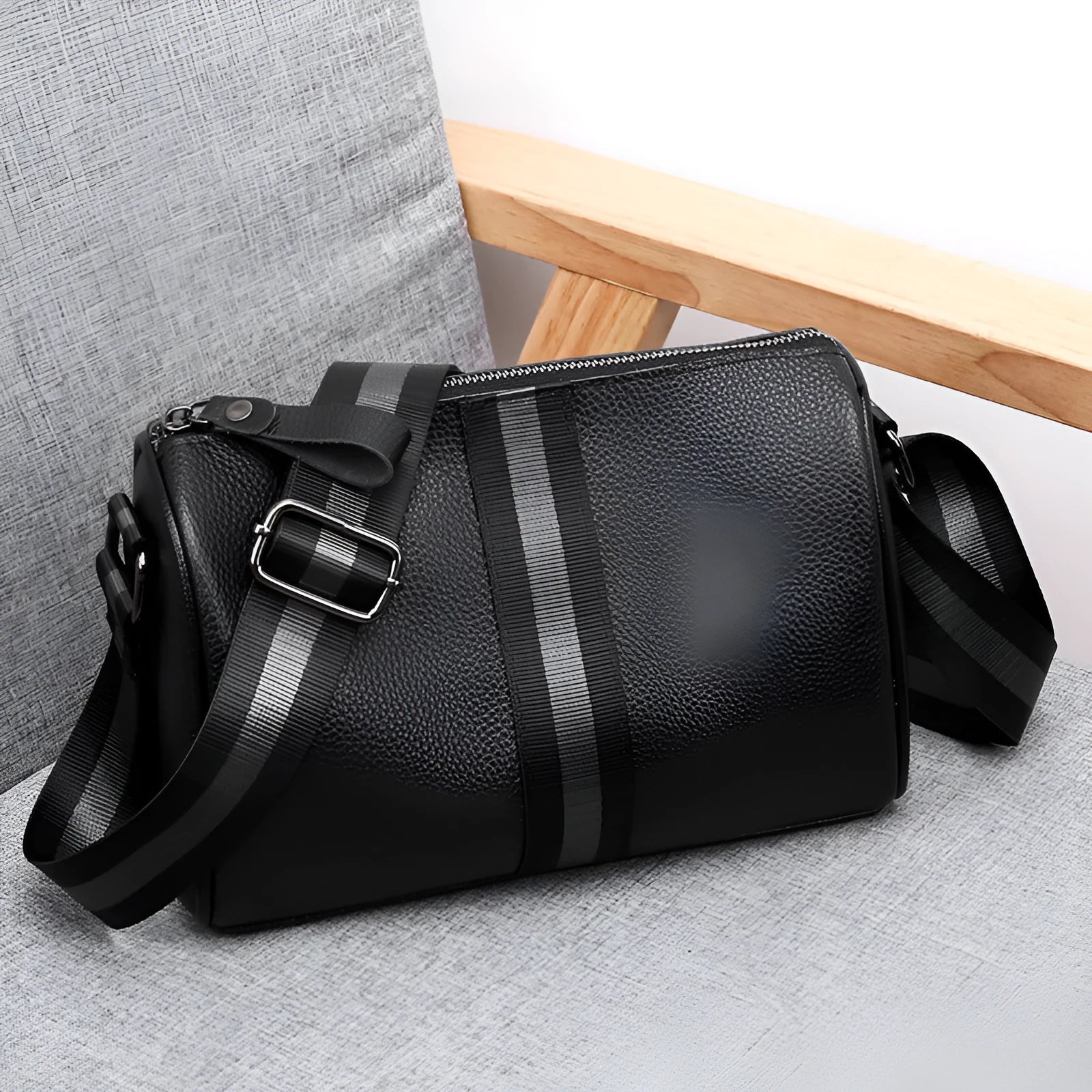 Black genuine leather one-shoulder crossbody bag with polyester lining