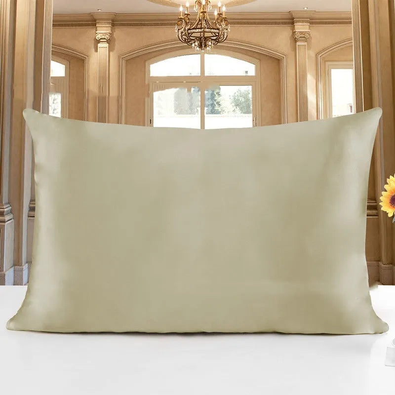 Double-sided 19 M silk pillowcase in a choice of 14 colours and three sizes.