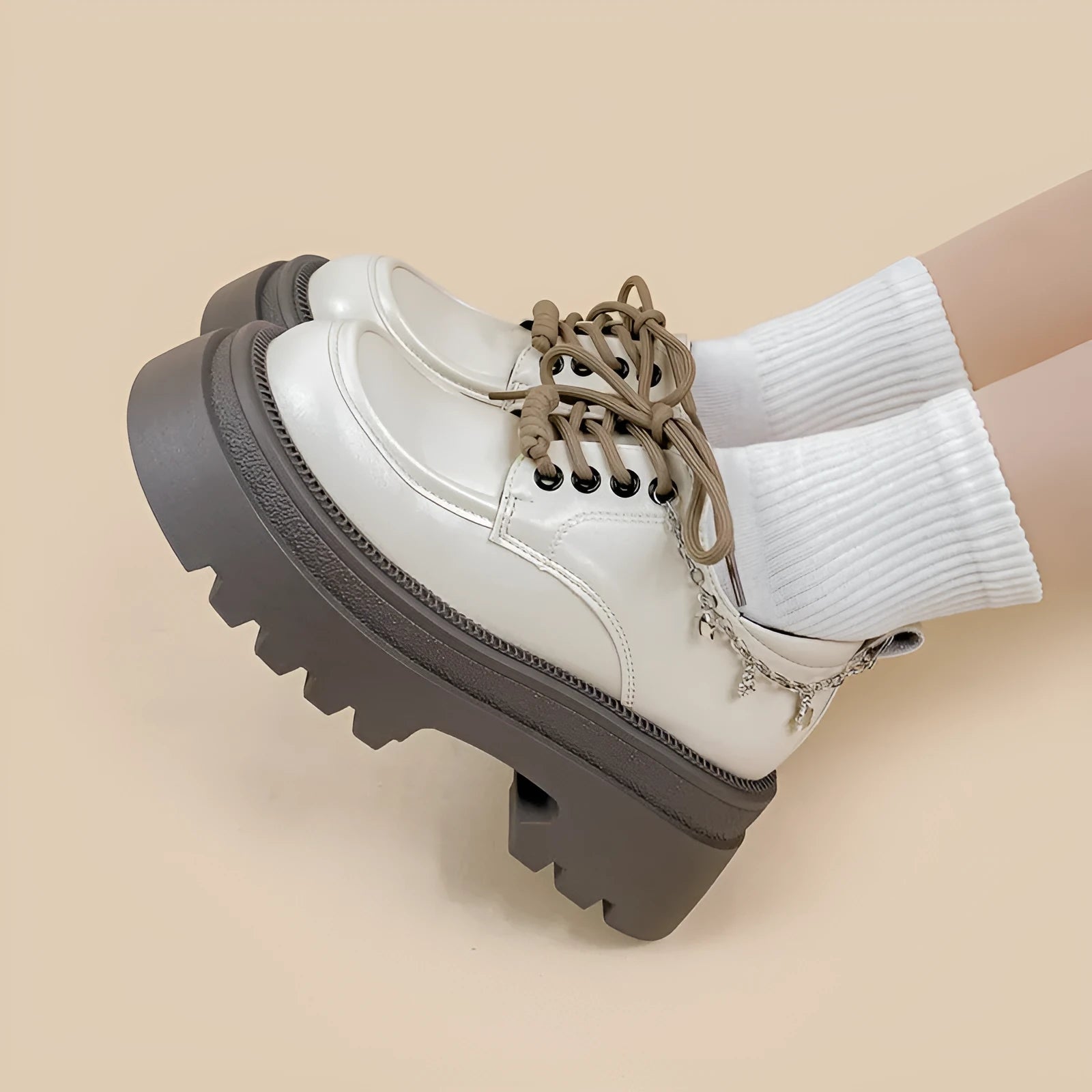 Amy And Mai white platform Mary Jane shoes with chunky 6-8cm heel and front lace-up.