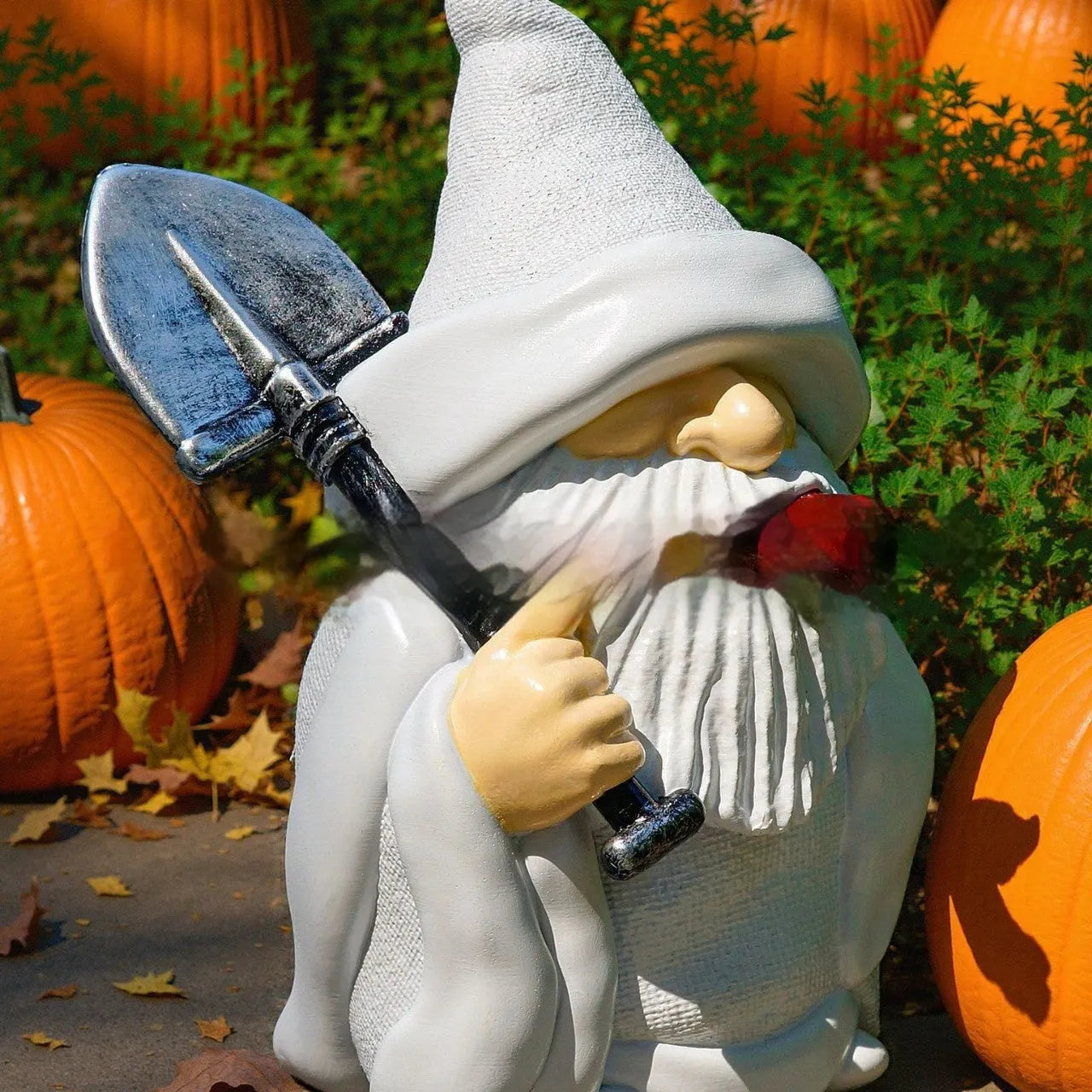 8.5cm resin Christmas dwarf ornament holding smoking shovel for garden decoration