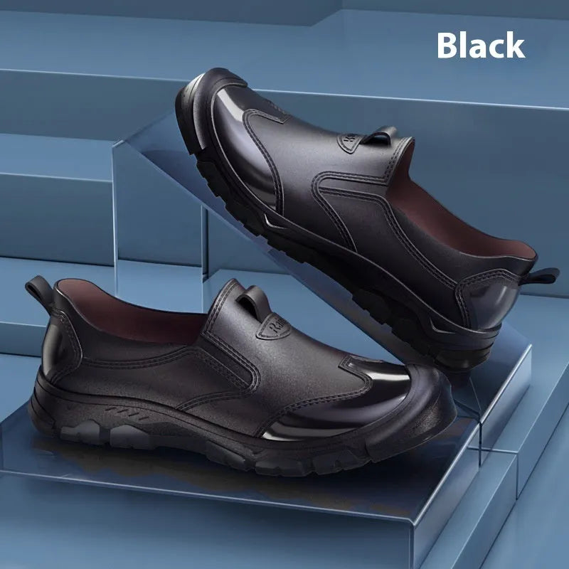 PVC outdoor wading shoes with non-slip plastic sole in low-cut boot style