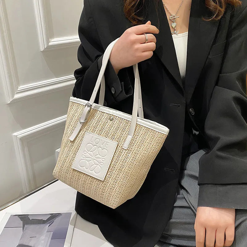 Women's straw woven shoulder bag in European retro style with three-dimensional pocket and sewing thread detail