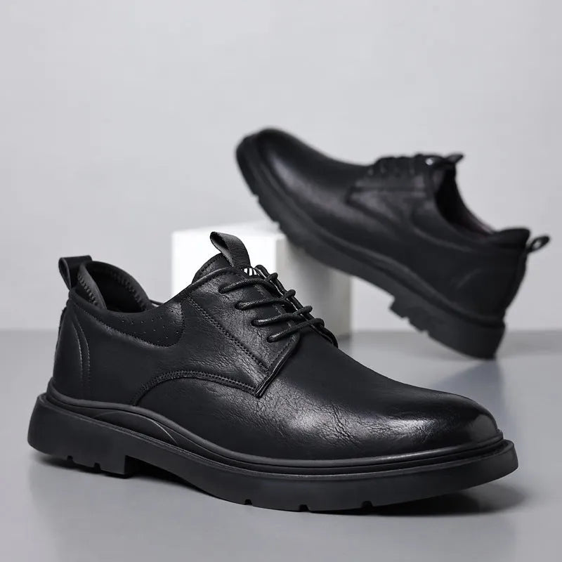 Men's black and brown leather casual shoes with a cowhide upper and rubber sole.
