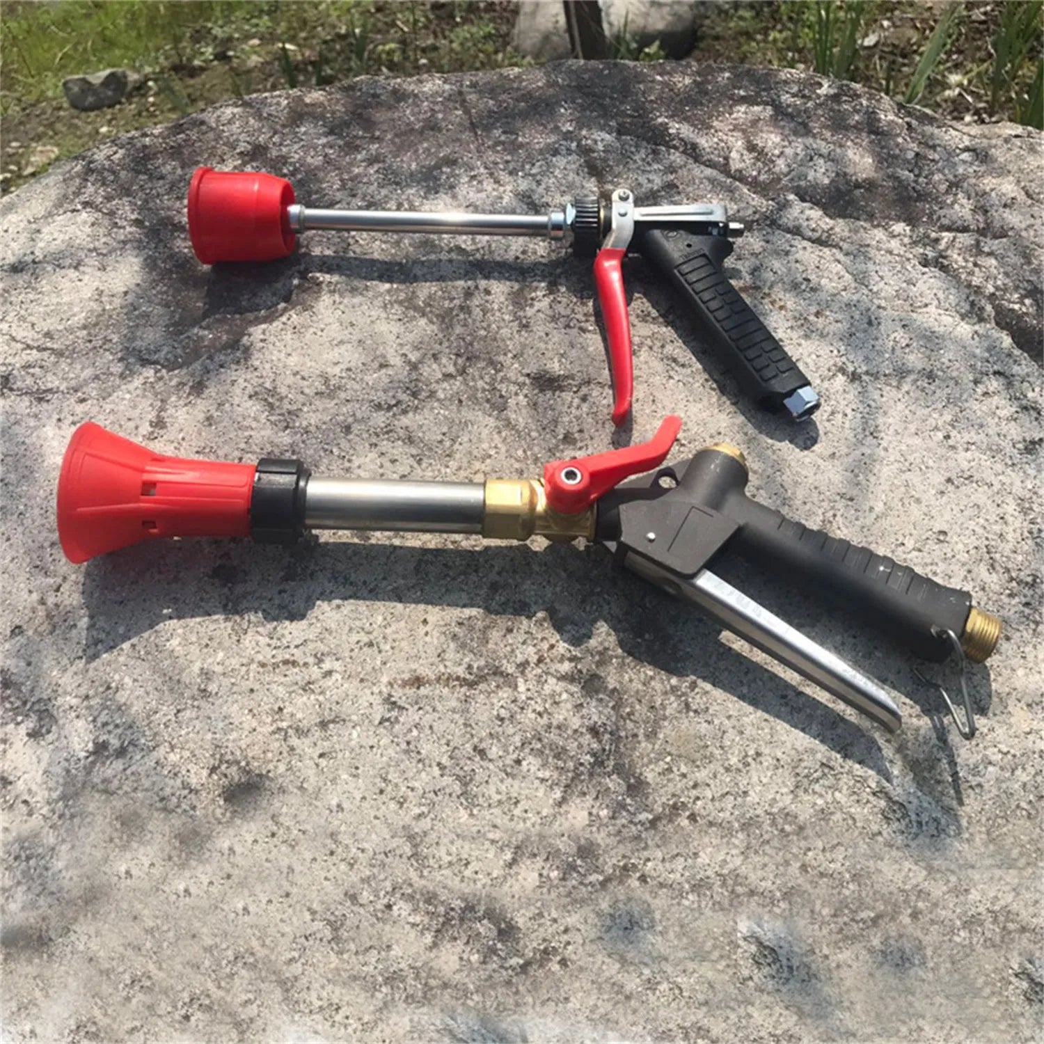 Submachine gun style agricultural spray gun for adjustable pesticide spraying