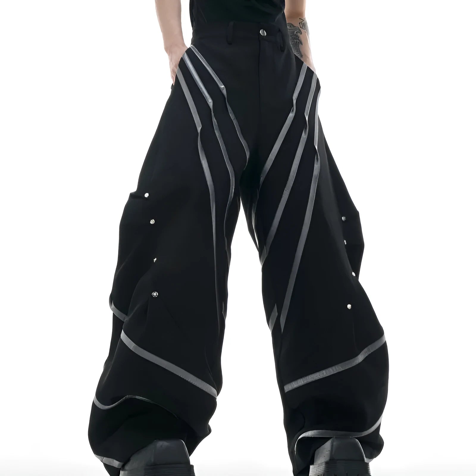 Men's polyester trousers with metal striped rivet pleats and three-dimensional cutting in black or white