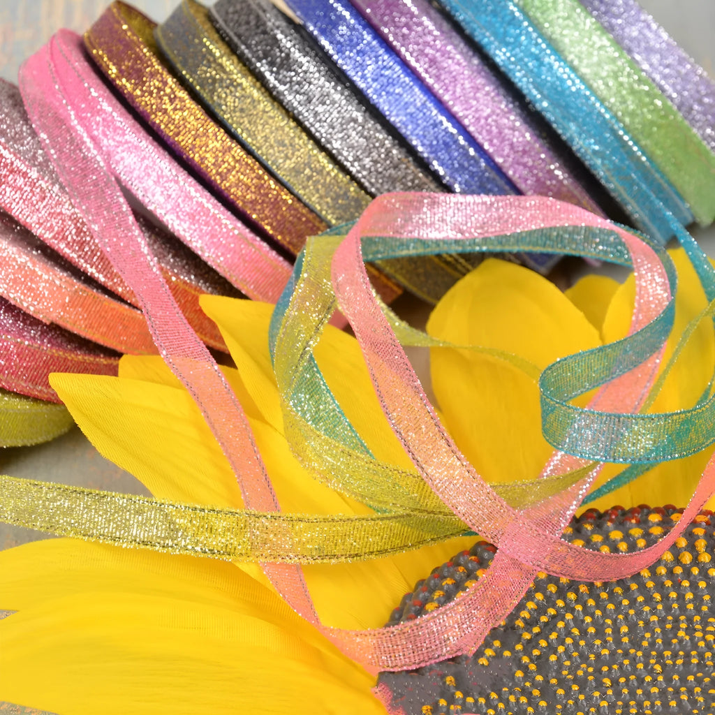 Green onion patterned polyester gift ribbon on roll with metallic wire-effect finish