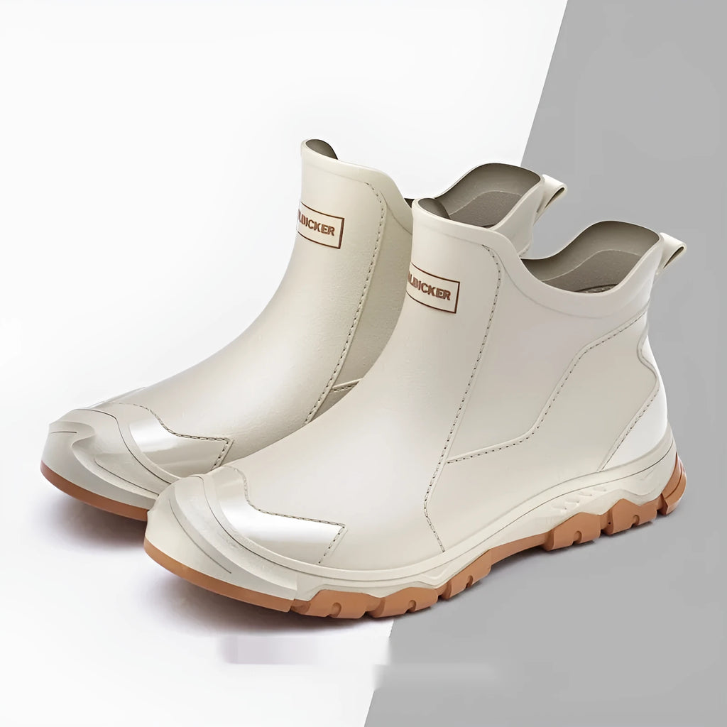 PVC outdoor wading shoes with non-slip plastic sole in low-cut boot style