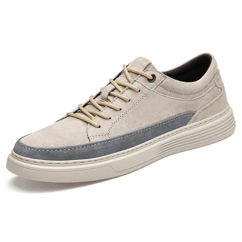 Men's grey casual skate shoes made of pigskin leather with a rubber sole and front lace-up.