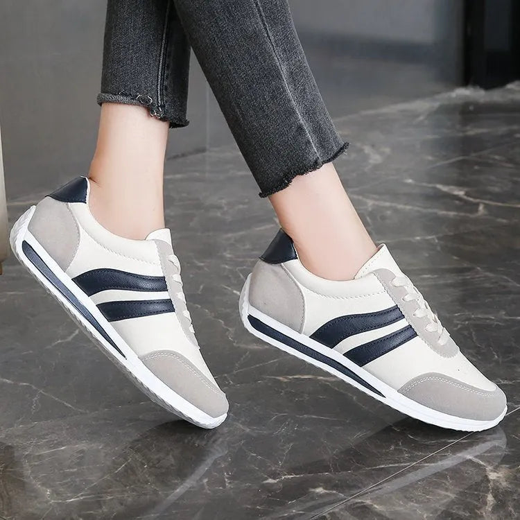 Blue and red low top lace-up leisure sneaker with a round toe and rubber sole.