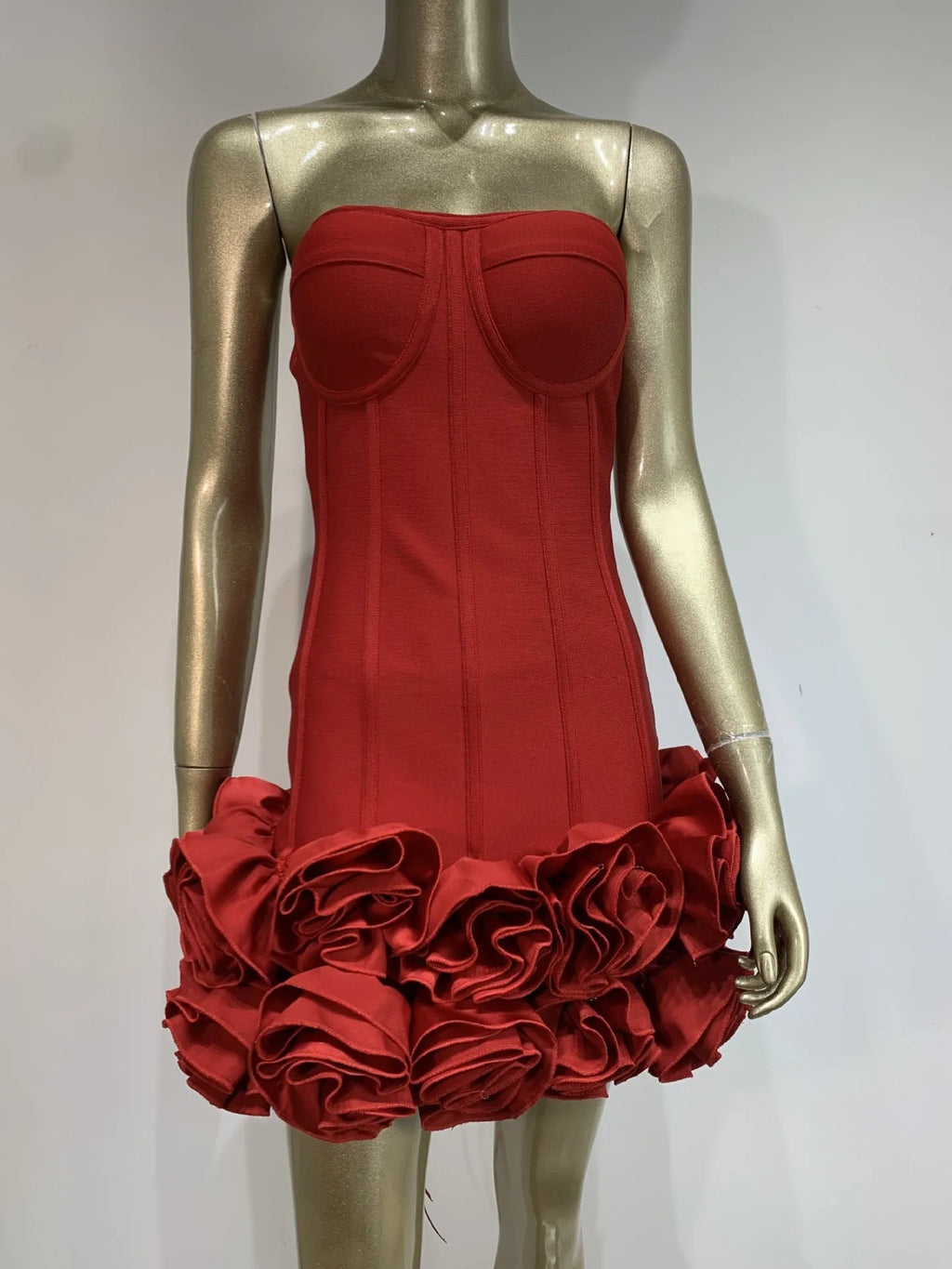 Women's solid colour mid waist urban style dress in red, available in sizes XS to L.