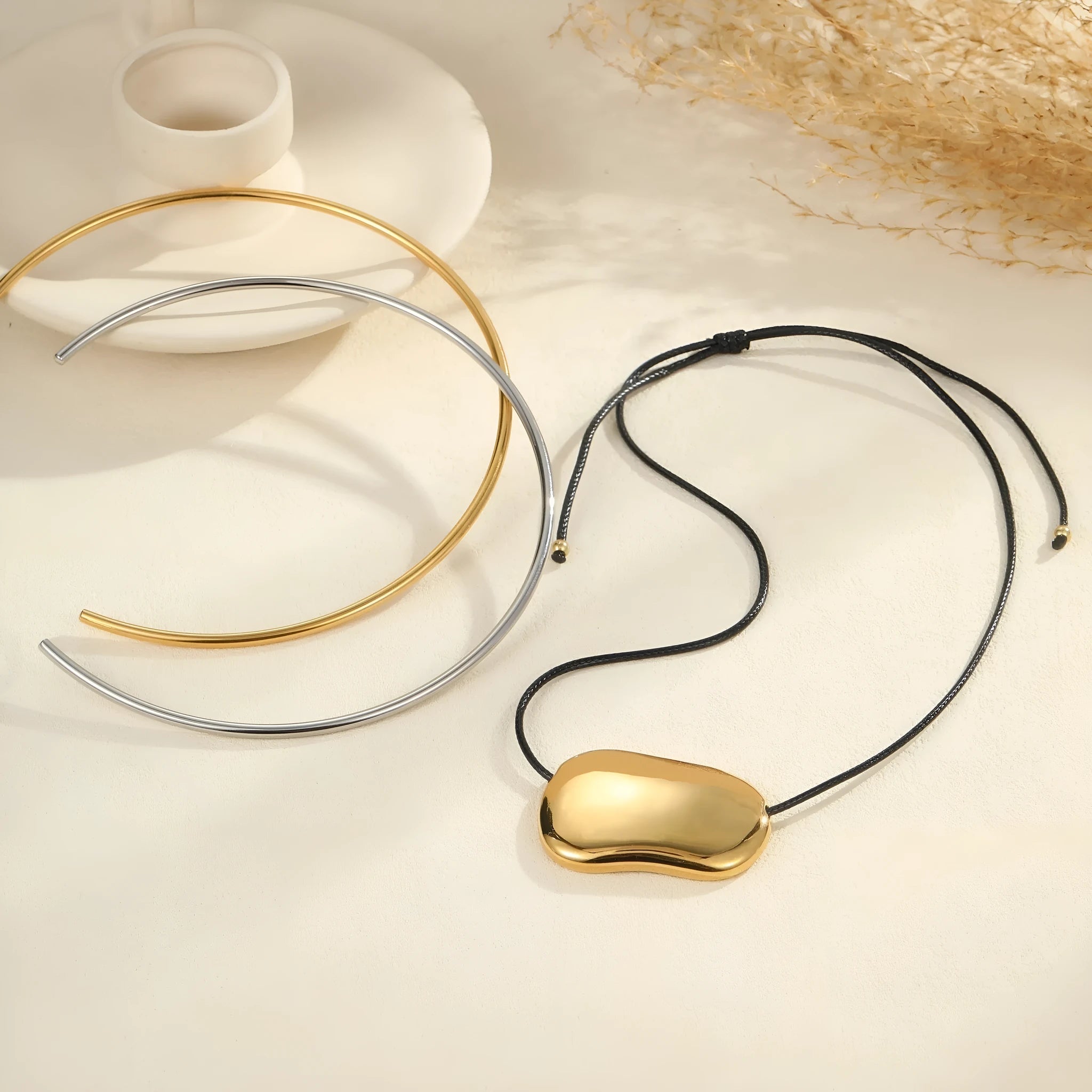 Minimalist geometric pendant necklace on adjustable 41-50cm chain in gold or silver tone