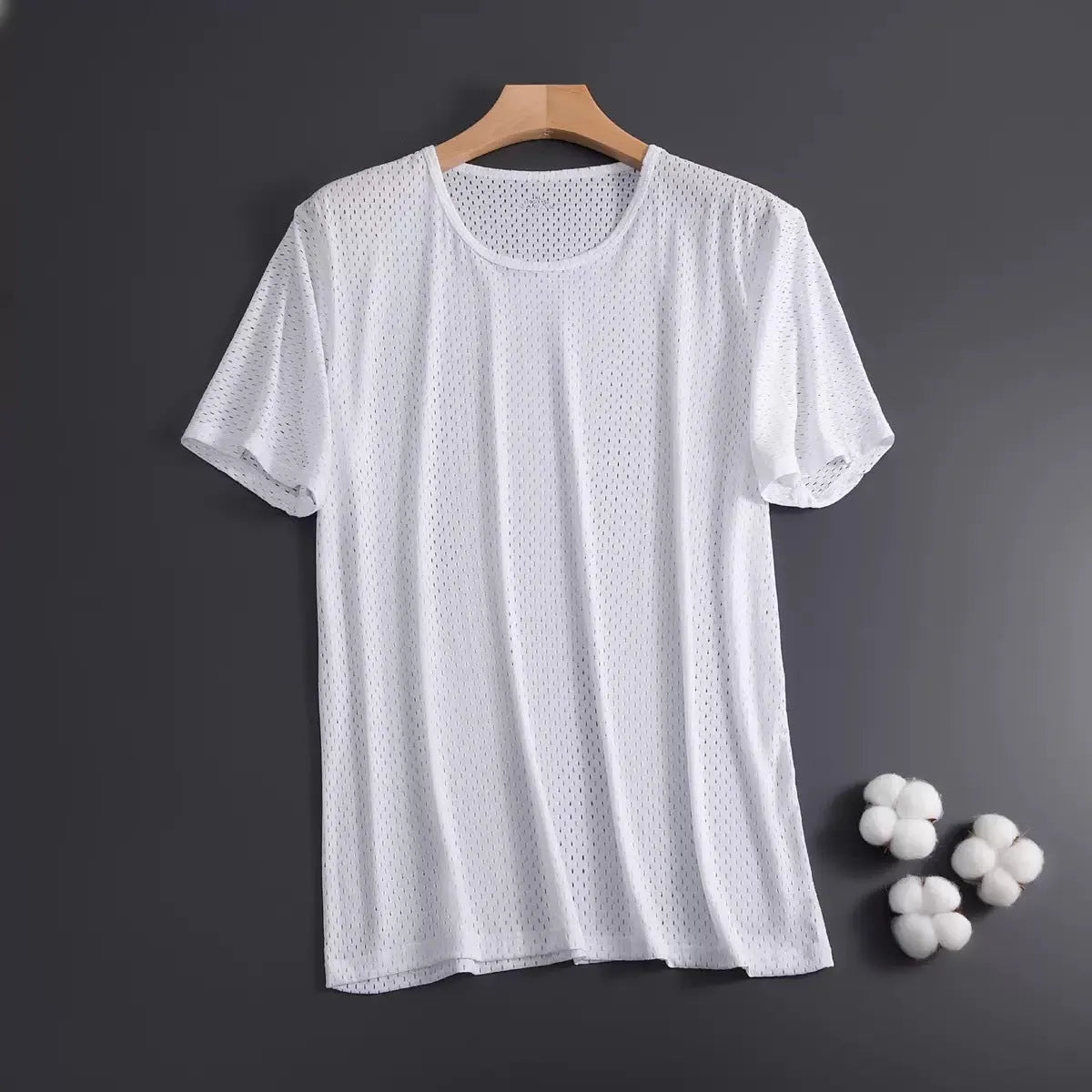 Men's ice silk short sleeve T-shirt in solid colour with crew neck and regular fit