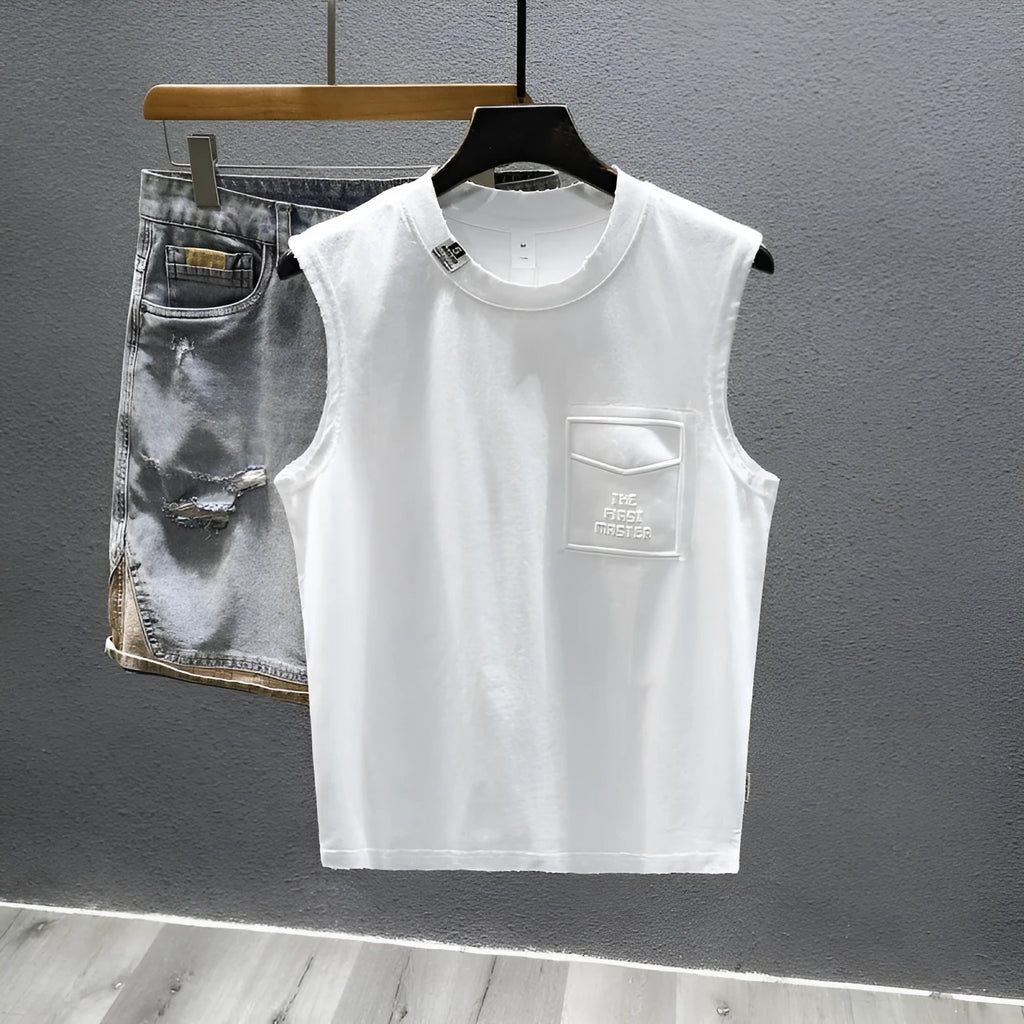 Men's solid colour cotton sleeveless fitness t-shirt in loose-fit version with straight hem design.