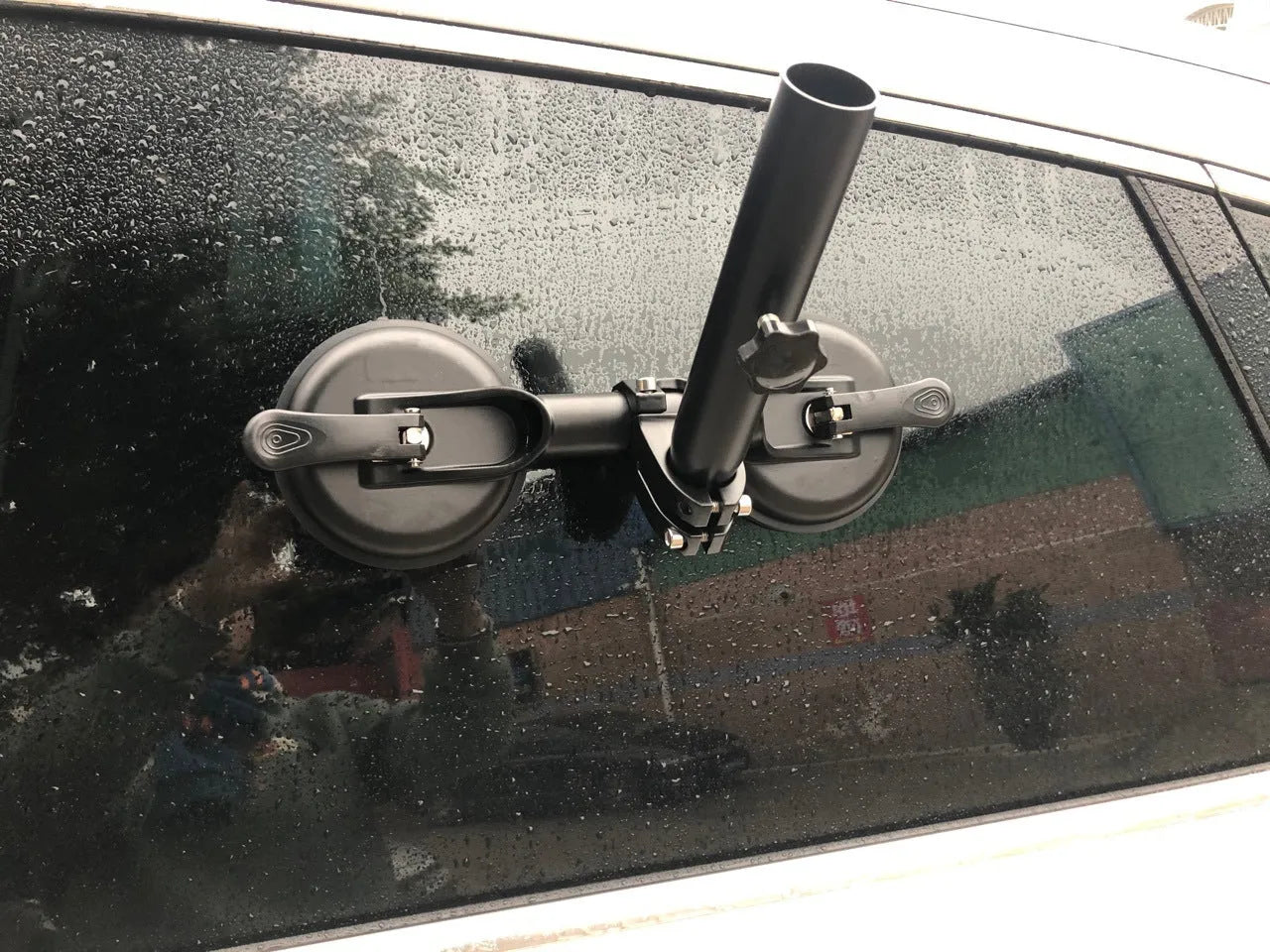 Black off-road car sucker base flagpole mount with ABS construction and glass sucker mechanism