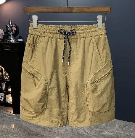 Men's camouflage cargo shorts in cotton blend fabric with loose fit and cargo pockets