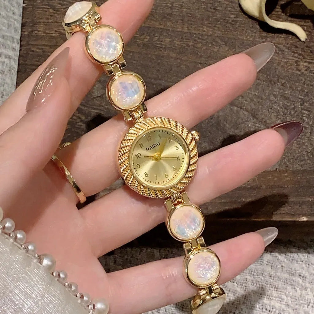 Women's quartz wristwatch with 25mm round dial and spiral crown in various colours