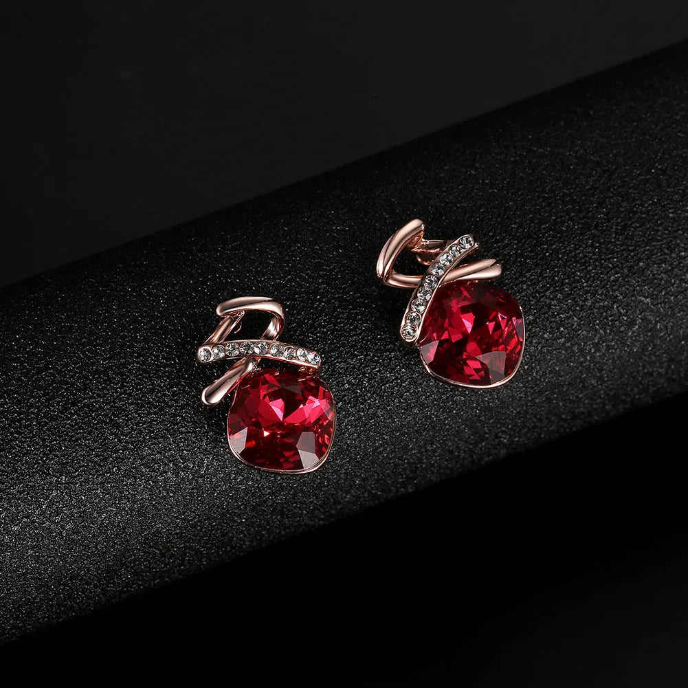 Women's alloy jewellery set with earrings and necklace featuring water wave chain and diamond processing