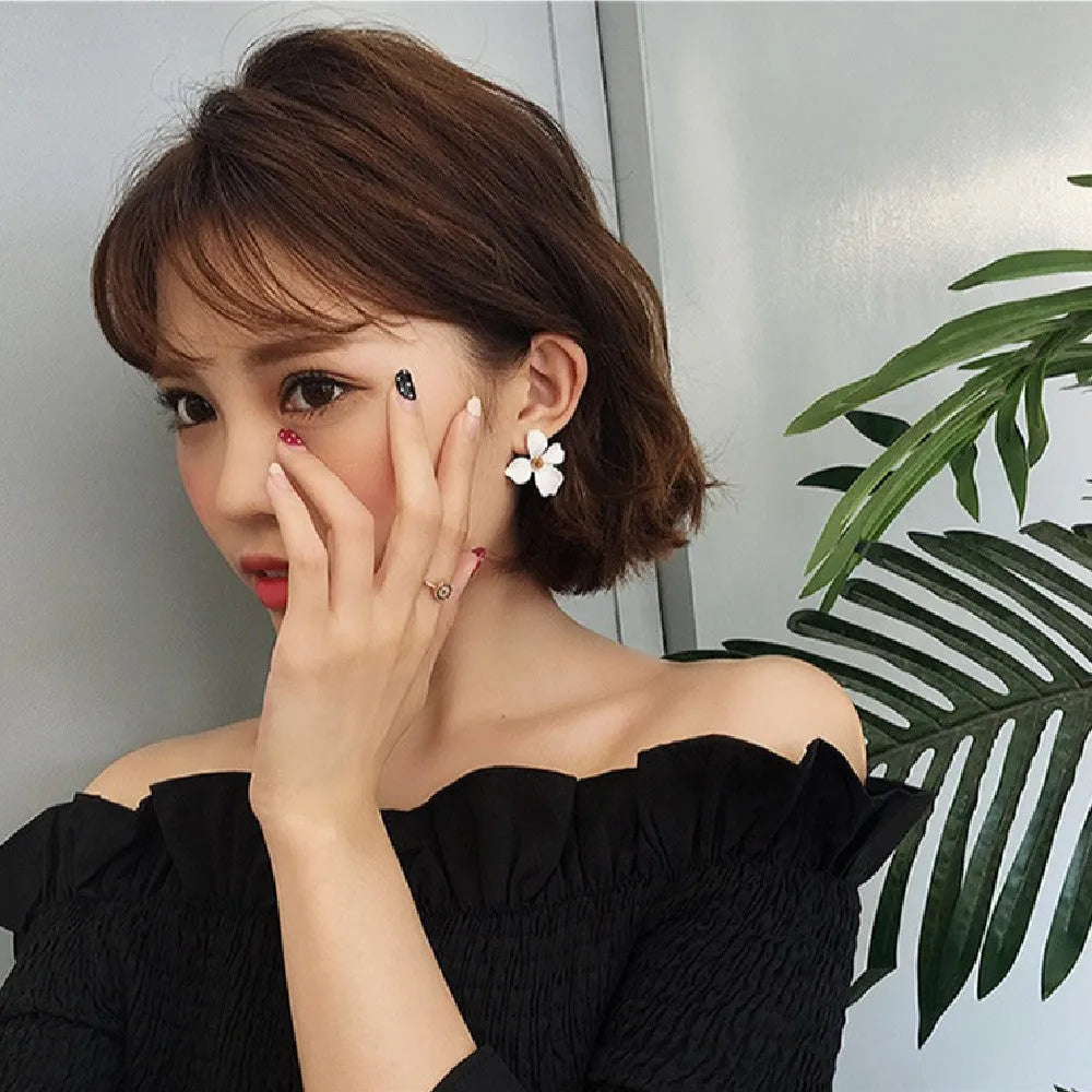 Flower shaped stud earrings for women in pink or white electroplated alloy