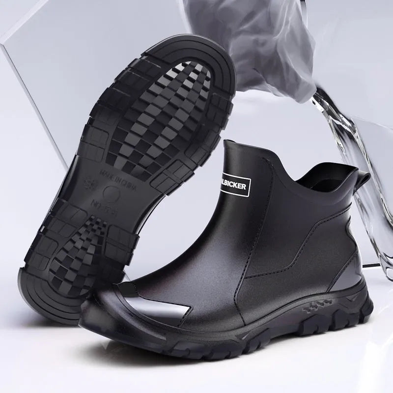 PVC outdoor wading shoes with non-slip plastic sole in low-cut boot style