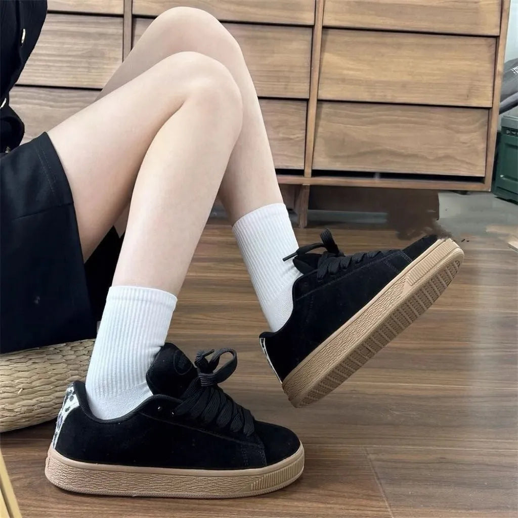 Black retro low-top sneakers with waterproof platform soles and round toe design