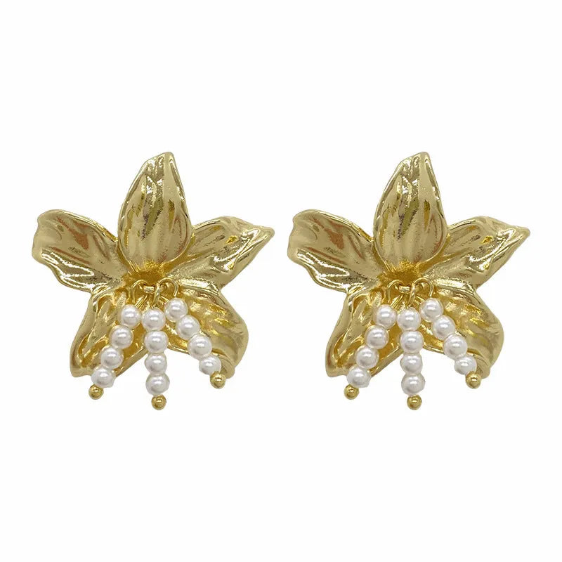 Golden H1795 pearl flower earrings with Seiko-treated metal and floral design