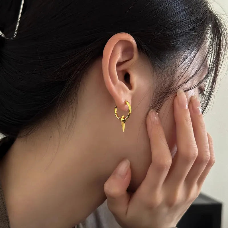 Geometric star-shaped ear clip for women with electroplated copper construction and platinum colour option