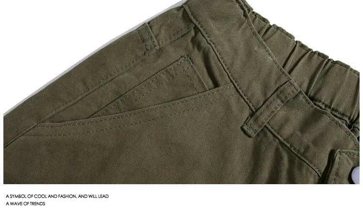 Women's cropped wide-leg shorts in mid-waist workwear style with micro-elastic fabric