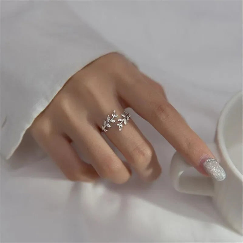 Women's leaf-shaped branch fashion ring in copper with gold or silver electroplated finish.
