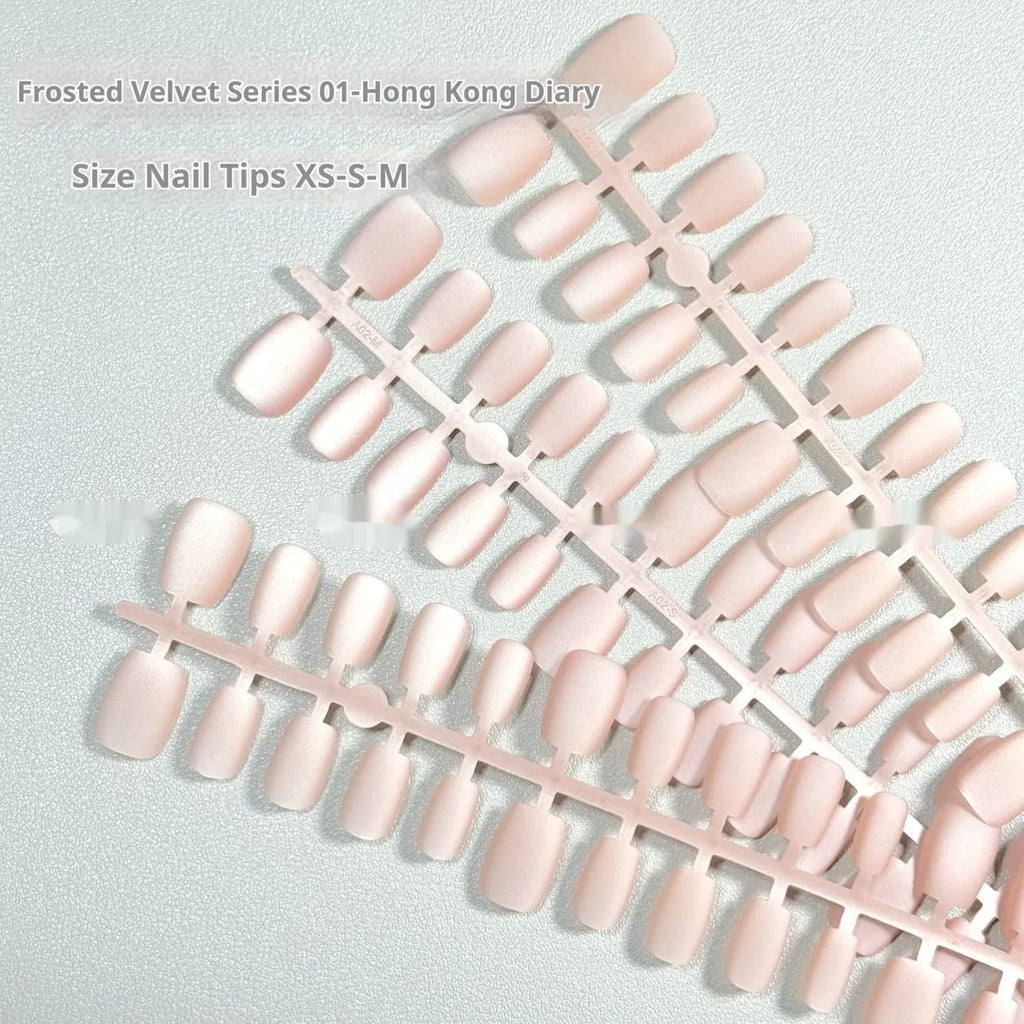 Set of frosted velvet false nails with Cat's Eye aurora effect in short ladder sizes on a card.