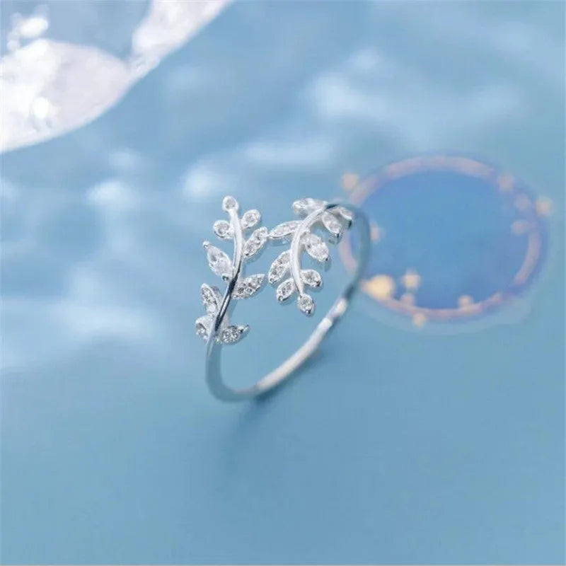 Women's leaf-shaped branch fashion ring in copper with gold or silver electroplated finish.